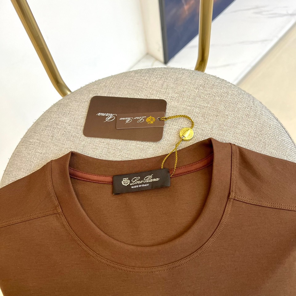 
Loro Piana-LP老钱风易穿搭系列2025春装新品，对于面料 与版型 细节有极高要求的选这款.