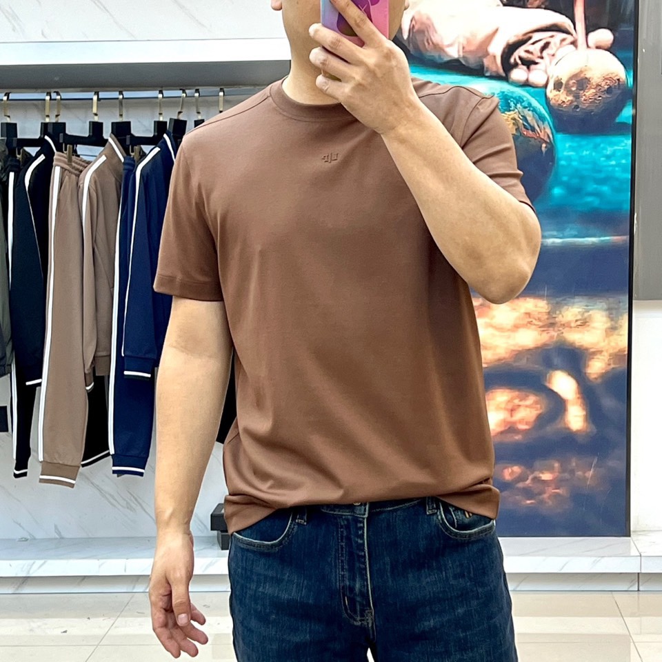 
Loro Piana-LP老钱风易穿搭系列2025春装新品，对于面料 与版型 细节有极高要求的选这款.