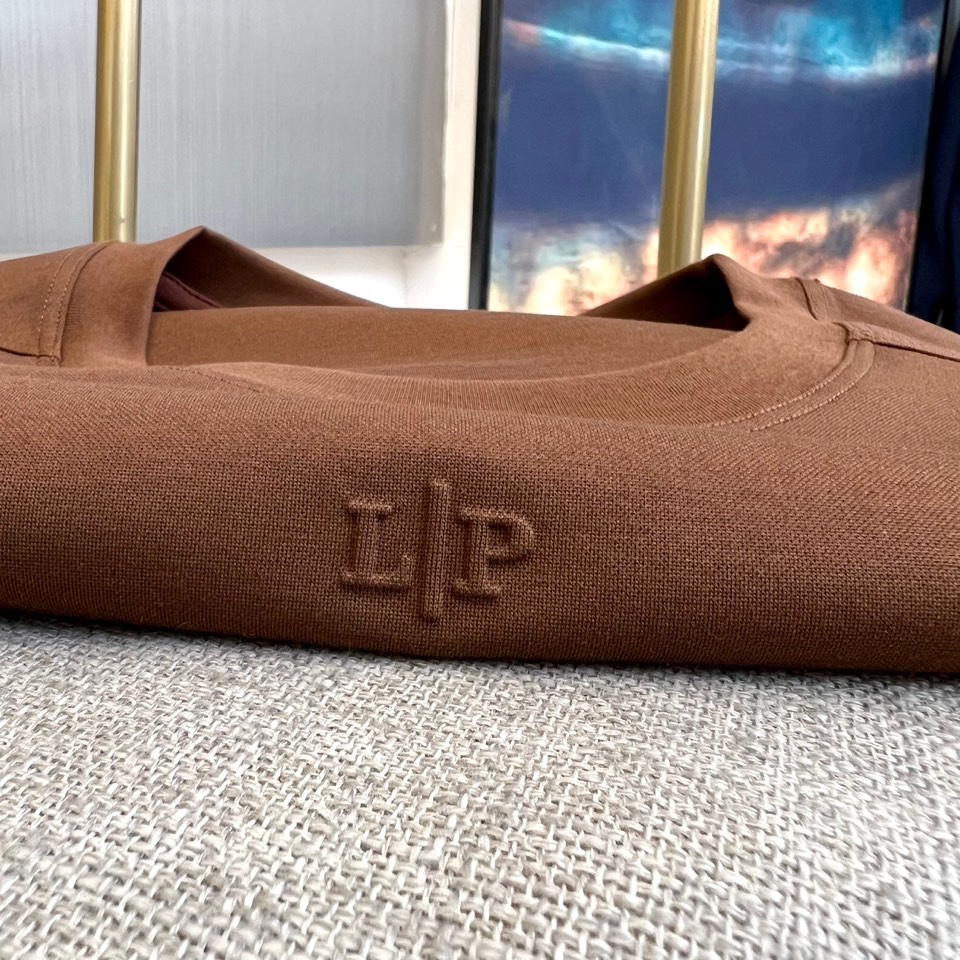 
Loro Piana-LP老钱风易穿搭系列2025春装新品，对于面料 与版型 细节有极高要求的选这款.