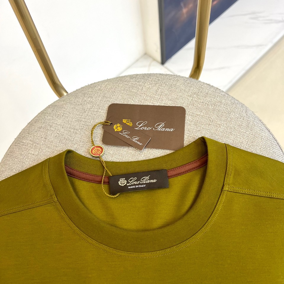 
Loro Piana-LP老钱风易穿搭系列2025春装新品，对于面料 与版型 细节有极高要求的选这款.