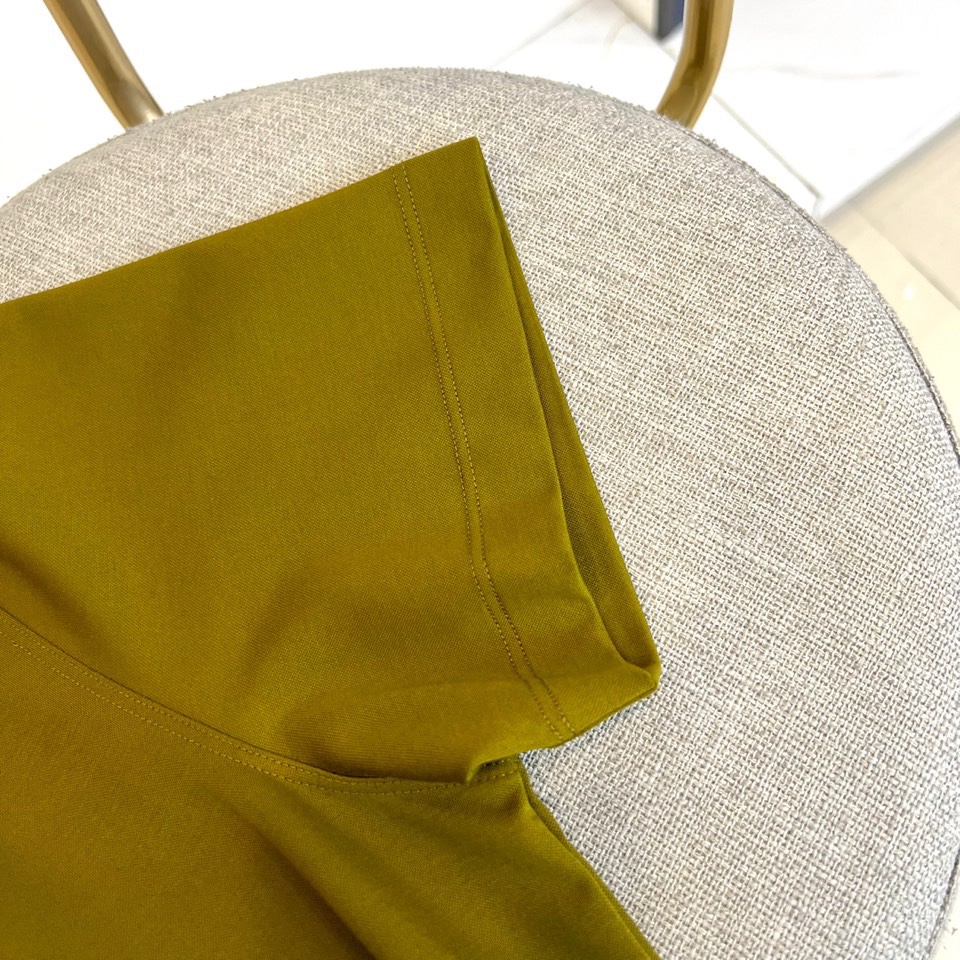 
Loro Piana-LP老钱风易穿搭系列2025春装新品，对于面料 与版型 细节有极高要求的选这款.