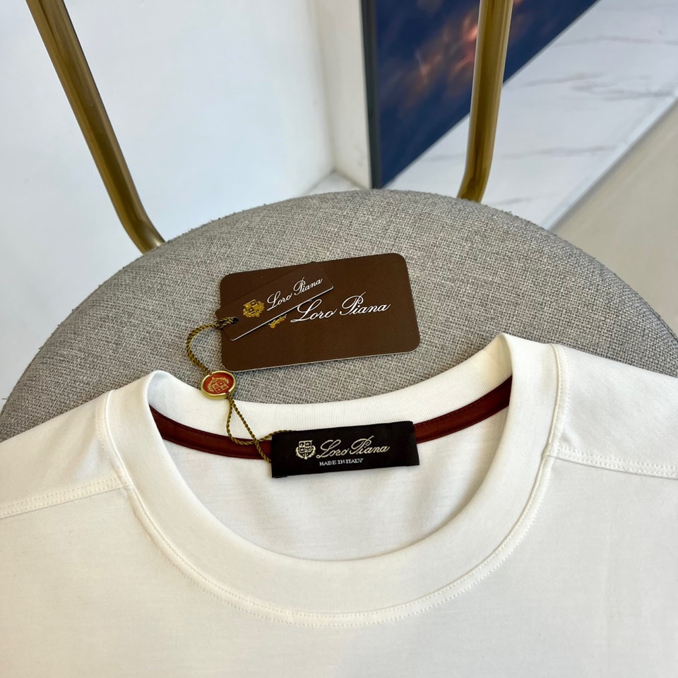 
Loro Piana-LP老钱风易穿搭系列2025春装新品，对于面料 与版型 细节有极高要求的选这款.