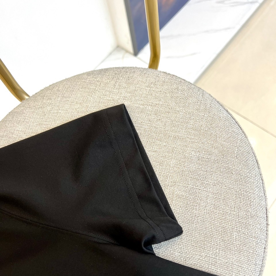 
Loro Piana-LP老钱风易穿搭系列2025春装新品，对于面料 与版型 细节有极高要求的选这款.