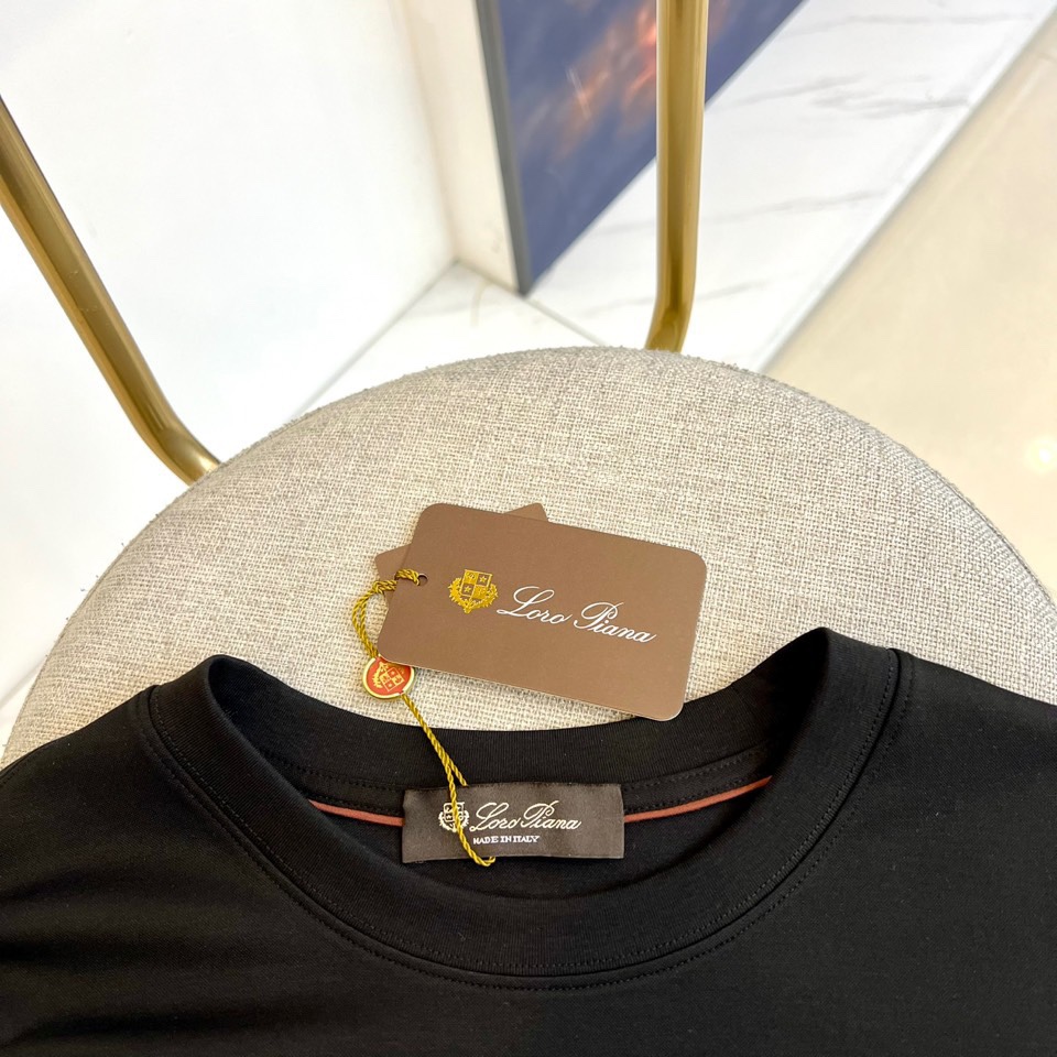 
Loro Piana-LP老钱风易穿搭系列2025春装新品，对于面料 与版型 细节有极高要求的选这款.
