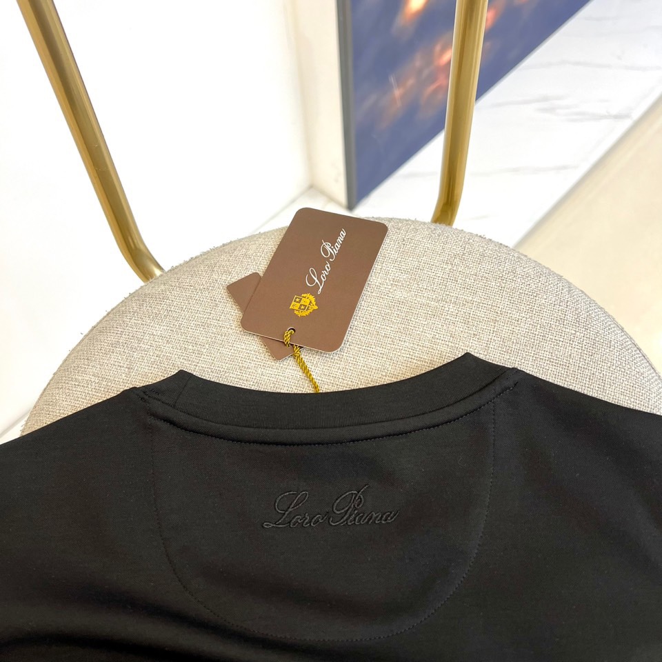 
Loro Piana-LP老钱风易穿搭系列2025春装新品，对于面料 与版型 细节有极高要求的选这款.