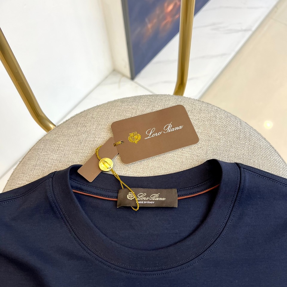 
Loro Piana-LP老钱风易穿搭系列2025春装新品，对于面料 与版型 细节有极高要求的选这款.