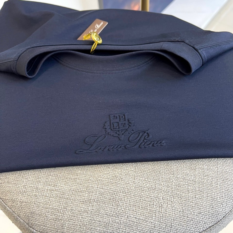 
Loro Piana-LP老钱风易穿搭系列2025春装新品，对于面料 与版型 细节有极高要求的选这款.
