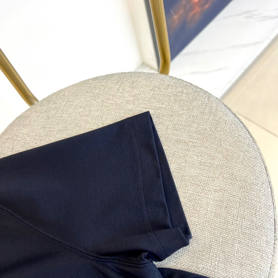 
Loro Piana-LP老钱风易穿搭系列2025春装新品，对于面料 与版型 细节有极高要求的选这款.