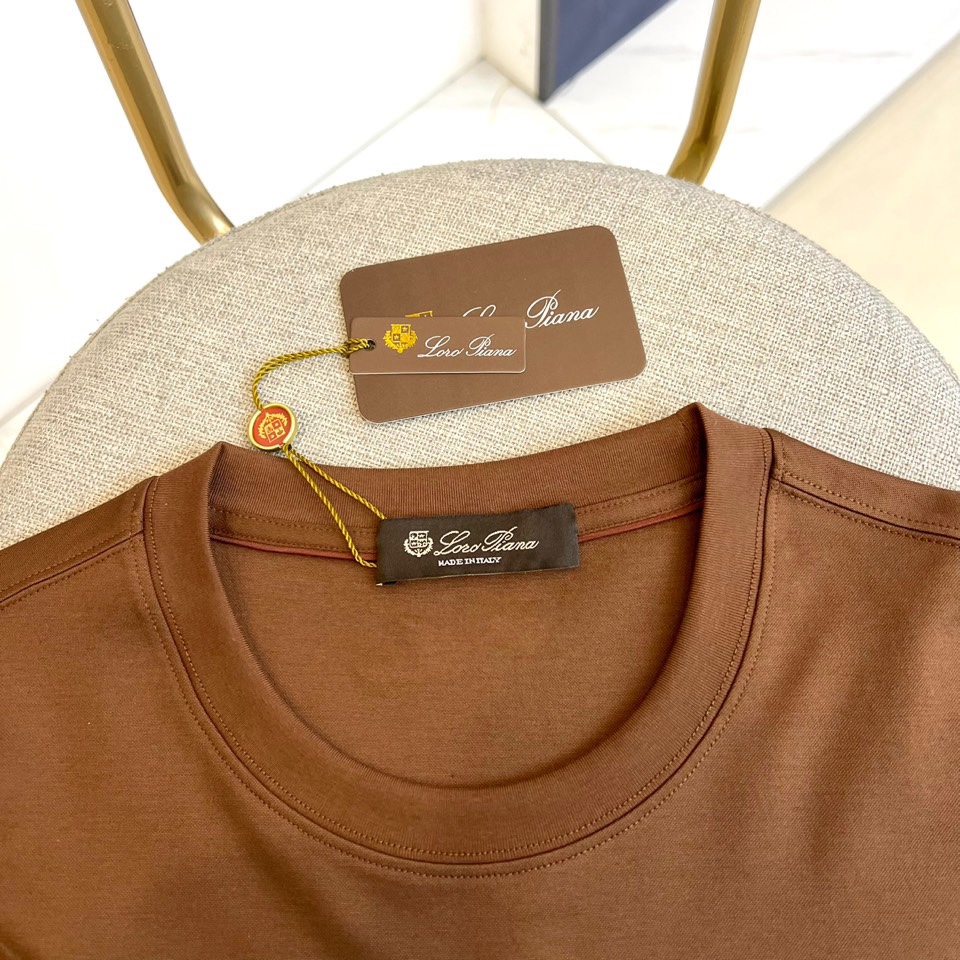 
Loro Piana-LP老钱风易穿搭系列2025春装新品，对于面料 与版型 细节有极高要求的选这款.