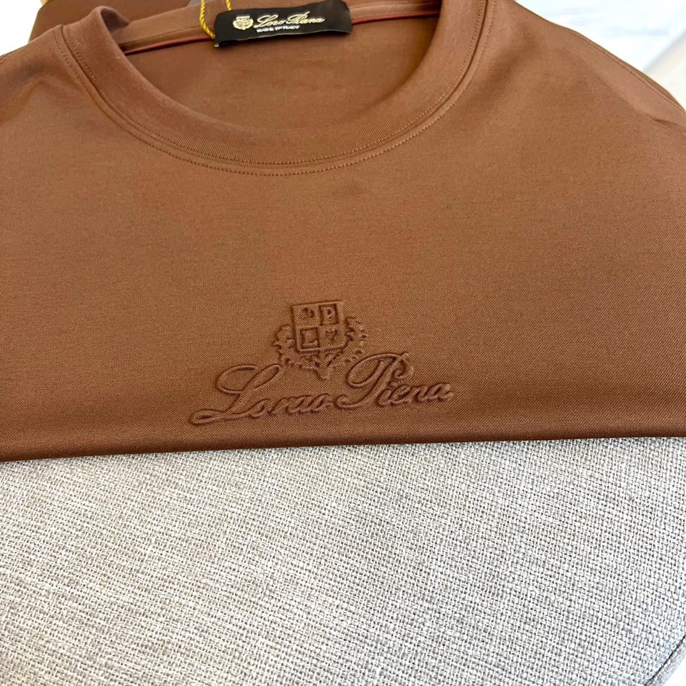 
Loro Piana-LP老钱风易穿搭系列2025春装新品，对于面料 与版型 细节有极高要求的选这款.