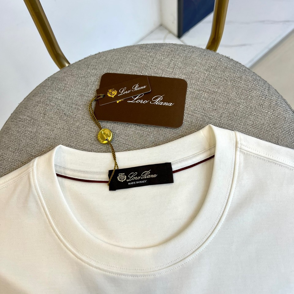 
Loro Piana-LP老钱风易穿搭系列2025春装新品，对于面料 与版型 细节有极高要求的选这款.