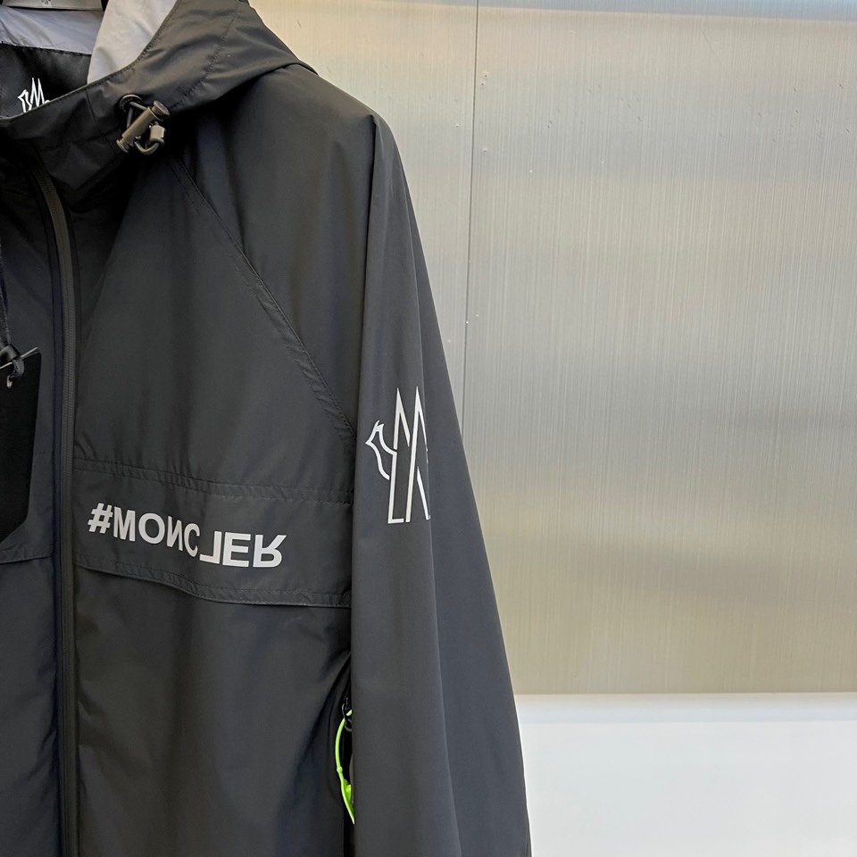 Moncler 2025 Spring/Summer Windproof Jacket - Lightweight & Comfortable 5 i1739471815 2065 7