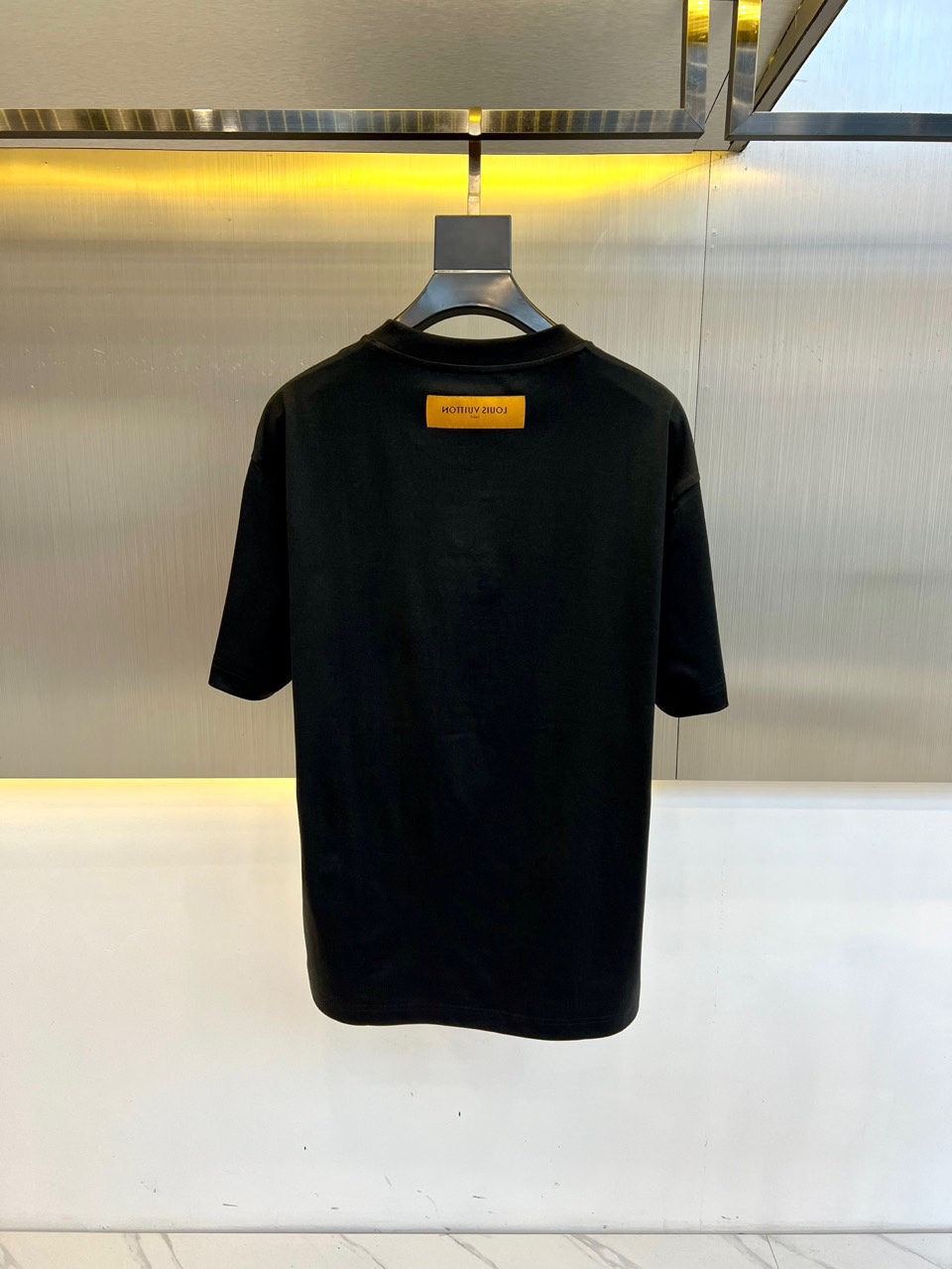 
1v、25s春夏新品微廓圆领T恤衫，自留 推荐，微廓剪裁，上身时尚有型， 一款自带活力气息的潮流单品，