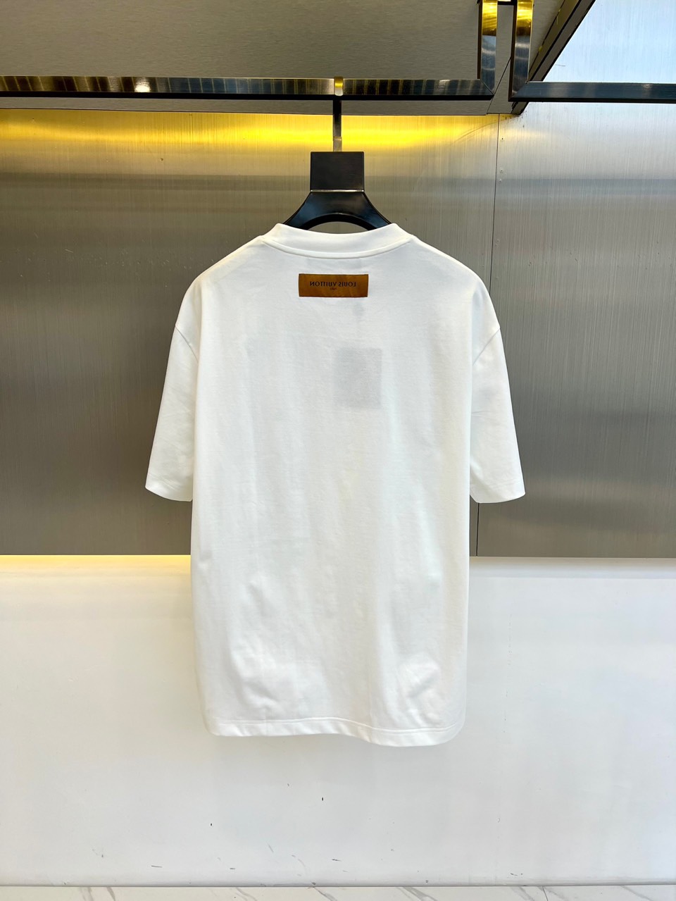 
1v、25s春夏新品微廓圆领T恤衫，自留 推荐，微廓剪裁，上身时尚有型， 一款自带活力气息的潮流单品，
