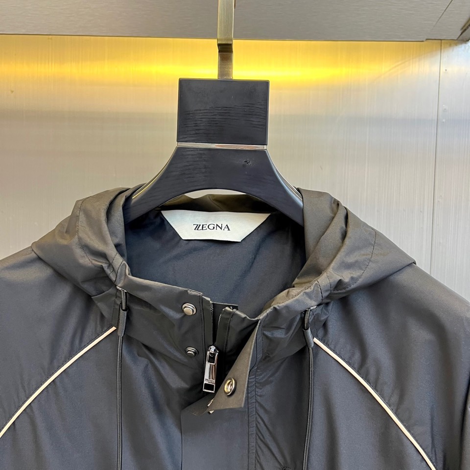 
Ermenegildo zegna/杰尼亚、2025春夏男士夹克外套春装商务休闲男士夹克风衣外套。经典