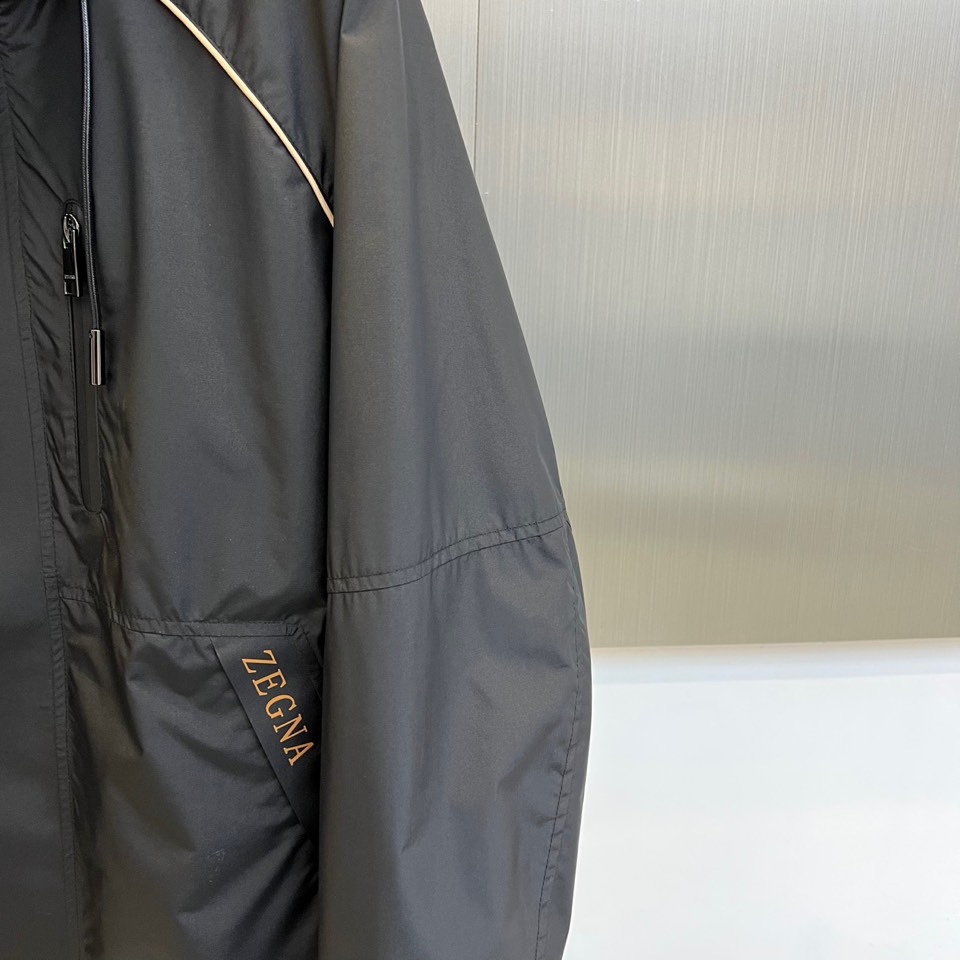 
Ermenegildo zegna/杰尼亚、2025春夏男士夹克外套春装商务休闲男士夹克风衣外套。经典