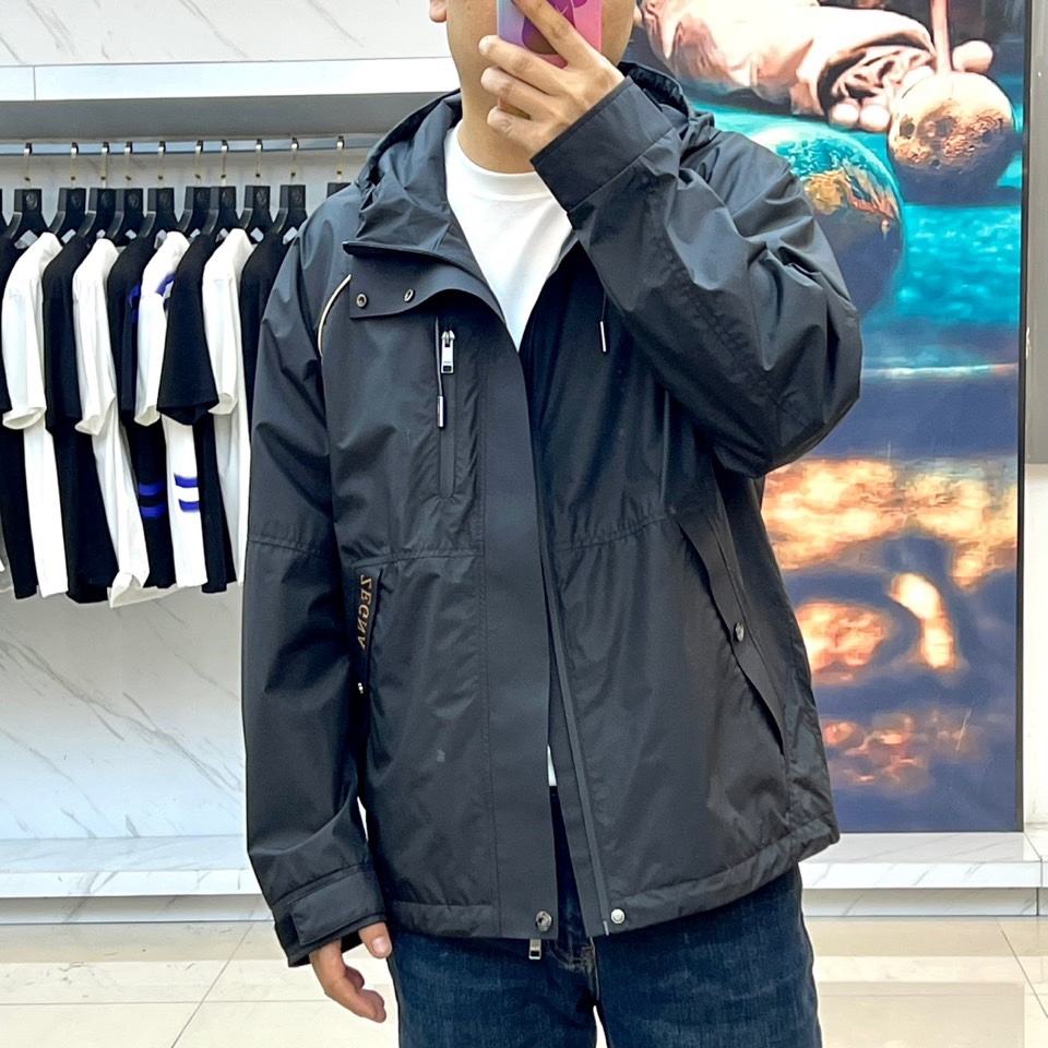 
Ermenegildo zegna/杰尼亚、2025春夏男士夹克外套春装商务休闲男士夹克风衣外套。经典