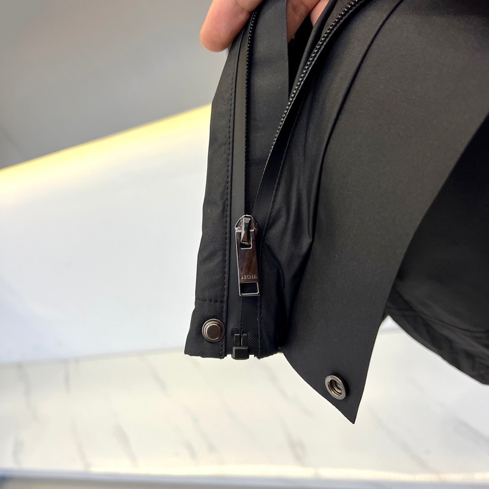 
Ermenegildo zegna/杰尼亚、2025春夏男士夹克外套春装商务休闲男士夹克风衣外套。经典