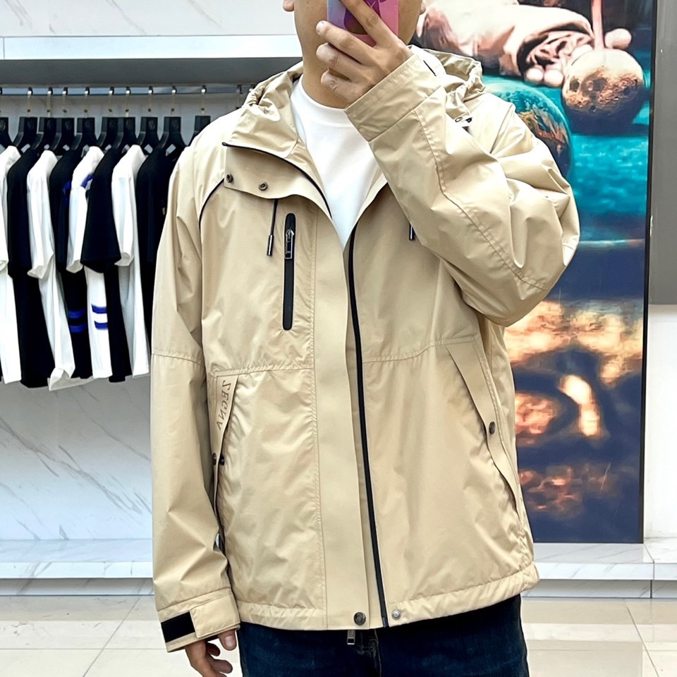 
Ermenegildo zegna/杰尼亚、2025春夏男士夹克外套春装商务休闲男士夹克风衣外套。经典