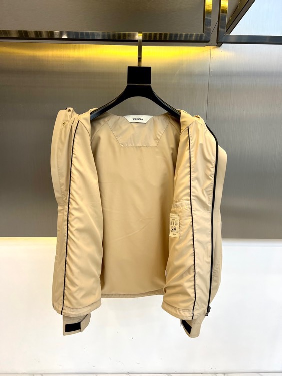 
Ermenegildo zegna/杰尼亚、2025春夏男士夹克外套春装商务休闲男士夹克风衣外套。经典