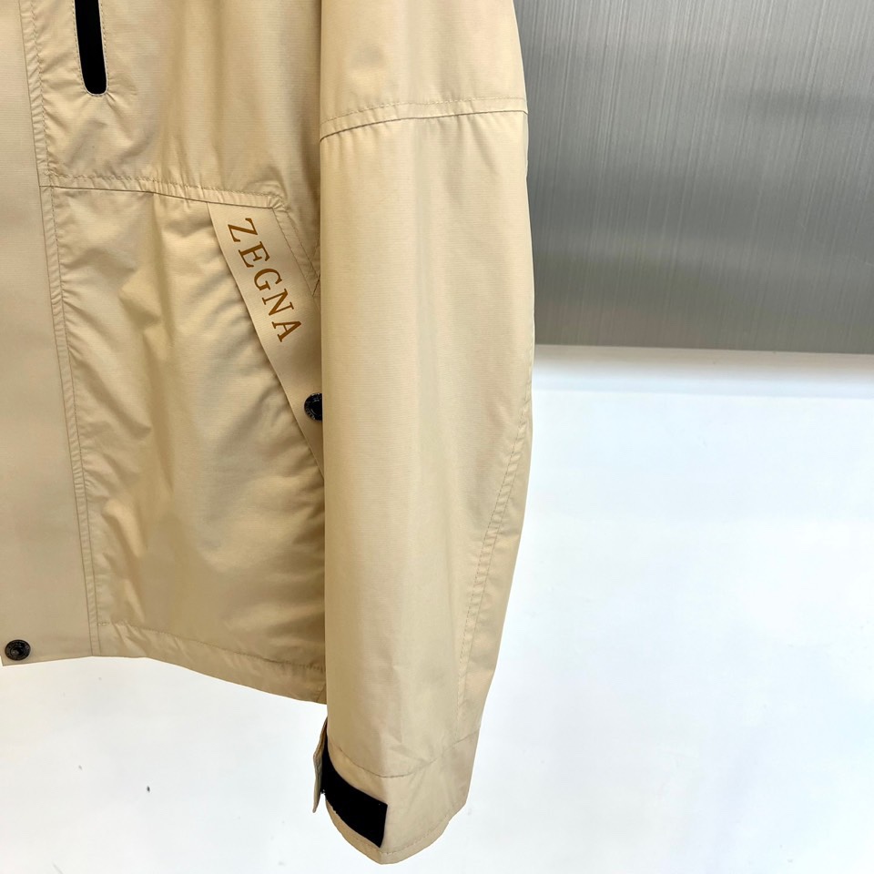 
Ermenegildo zegna/杰尼亚、2025春夏男士夹克外套春装商务休闲男士夹克风衣外套。经典
