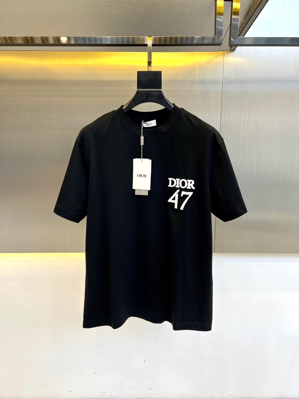 P \n[Dior 迪奥]\nFW刺绣短袖T恤  \n颜色：黑色  白色 \n尺码：S  M  L  XL  XL