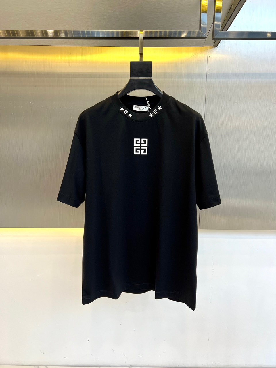 NO:119199,Given Givenchy and 25s new products are available for sale in classic logo short-sleeved T-shirts, and the new round-neck T-shirts released every year are very nice!  The simple and generous design is not without the classic style. As for matching, you don’t have to worry about it. You can make a fuss about anything. It seems simple but it’s super careful. It looks huge and beautiful!  Slim and elegant, easy to make your look!  Adds a sense of fashion!  The upper body is comfortable, soft and skin-friendly, comfortable to touch, first-class texture, neat alignment, and rigorous and fine workmanship!  48-56 (model 173, 143 catties upper body 50 sizes), given 1, given 1, given 1, given 1, given 1, given 1, given 1, given 1, given 1, given 1, given 1, given 1, given 1, given 1, given 1, given 1, given 1, given 1, given 1, given 1, given 1, given 1, given 1, given 1, given 1, given 1, given 1, given 1, given 1, given 1, given 1, given 1, given 1, given 1, given 1, given 1, given 1, given 1, given 1, given 1, given 1, given 1, given 1, given 1, given 1, given 1, given 1, given 1, given 1, given 1, given 1, given 1, given 1, given 1, given 1, given 1, given 119860909Given纪梵希、25s新品发售经典logo短袖t恤,每年出的新款圆领t恤都很nice！简单大方的设计不失经典风格,至于搭配根本不用发愁,随便一搭都可以炸街.看似简单却超用心算了,上身巨好看！修身且气质,轻轻松松凹造型！更加增添时髦感！上身舒适柔软亲肤,手感舒适,质感一流,对位工整,走线严谨做工精细！48-56（模特173,143斤上身50码）,,givenchy,givenchy,T-shirt,tees，t-shirt,alexander wang,Men's clothing