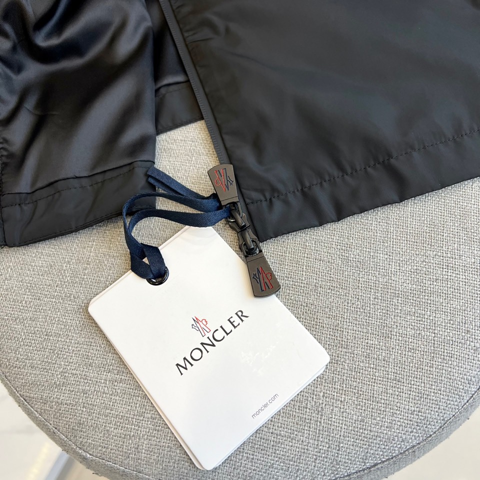 Moncler 2025 Spring-Summer Hooded Jacket, Lightweight & Comfortable 8 i1739728171 2072 7