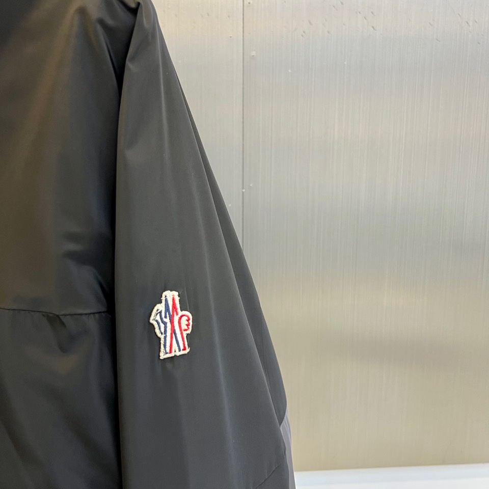 Moncler 2025 Spring-Summer Hooded Jacket, Lightweight & Comfortable 5 i1739728171 422 6