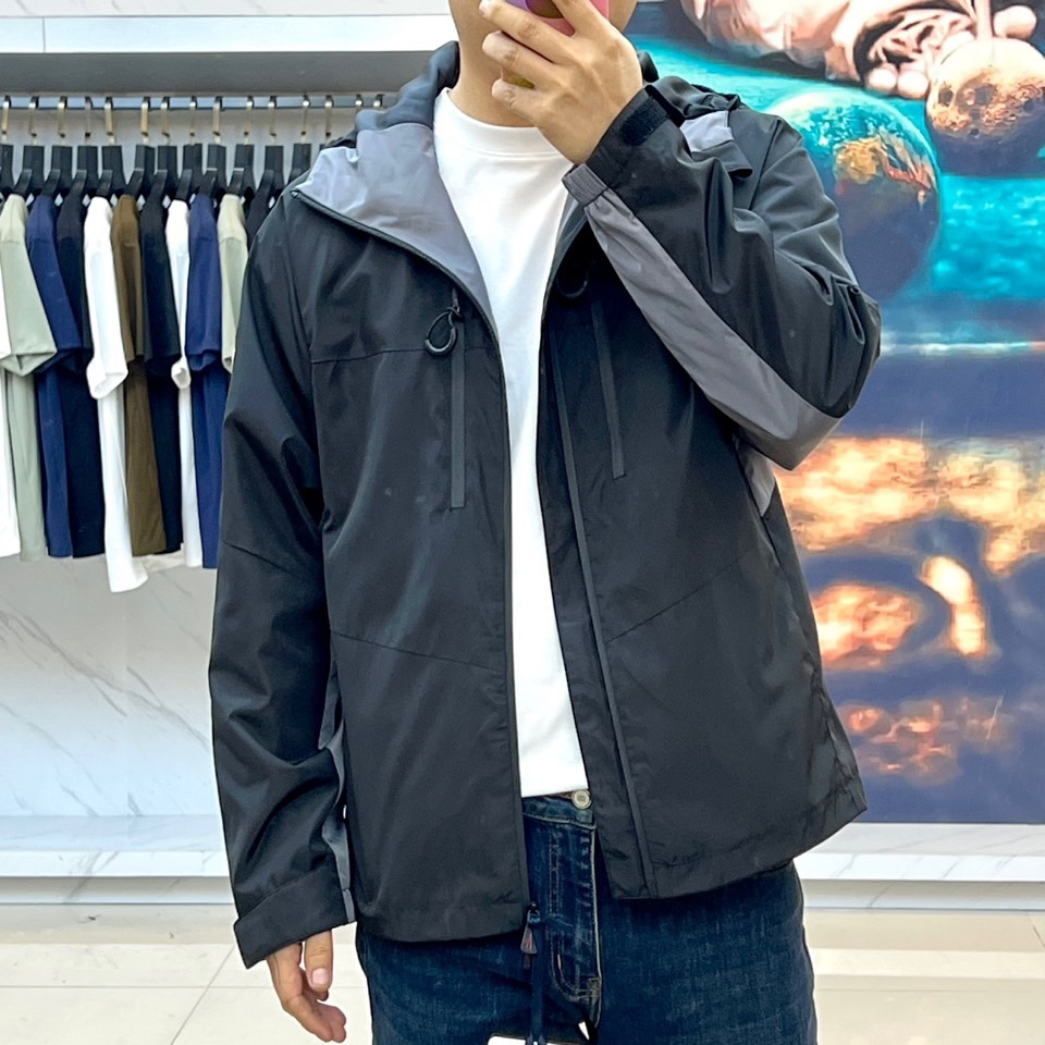 Moncler 2025 Spring-Summer Hooded Jacket, Lightweight & Comfortable 3 i1739728171 459 5