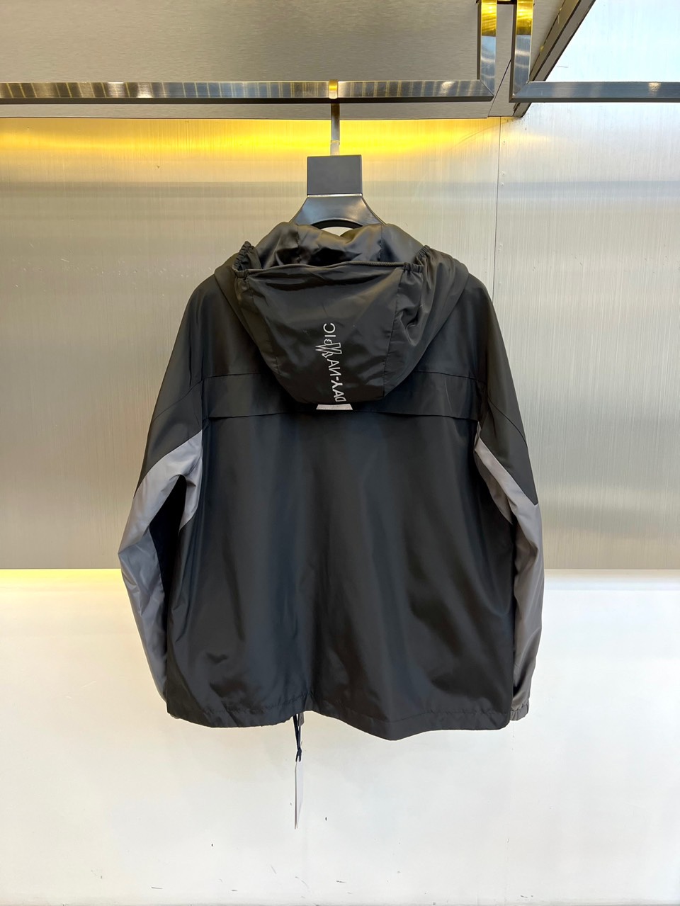 Moncler 2025 Spring-Summer Hooded Jacket, Lightweight & Comfortable 9 i1739728171 5388 4