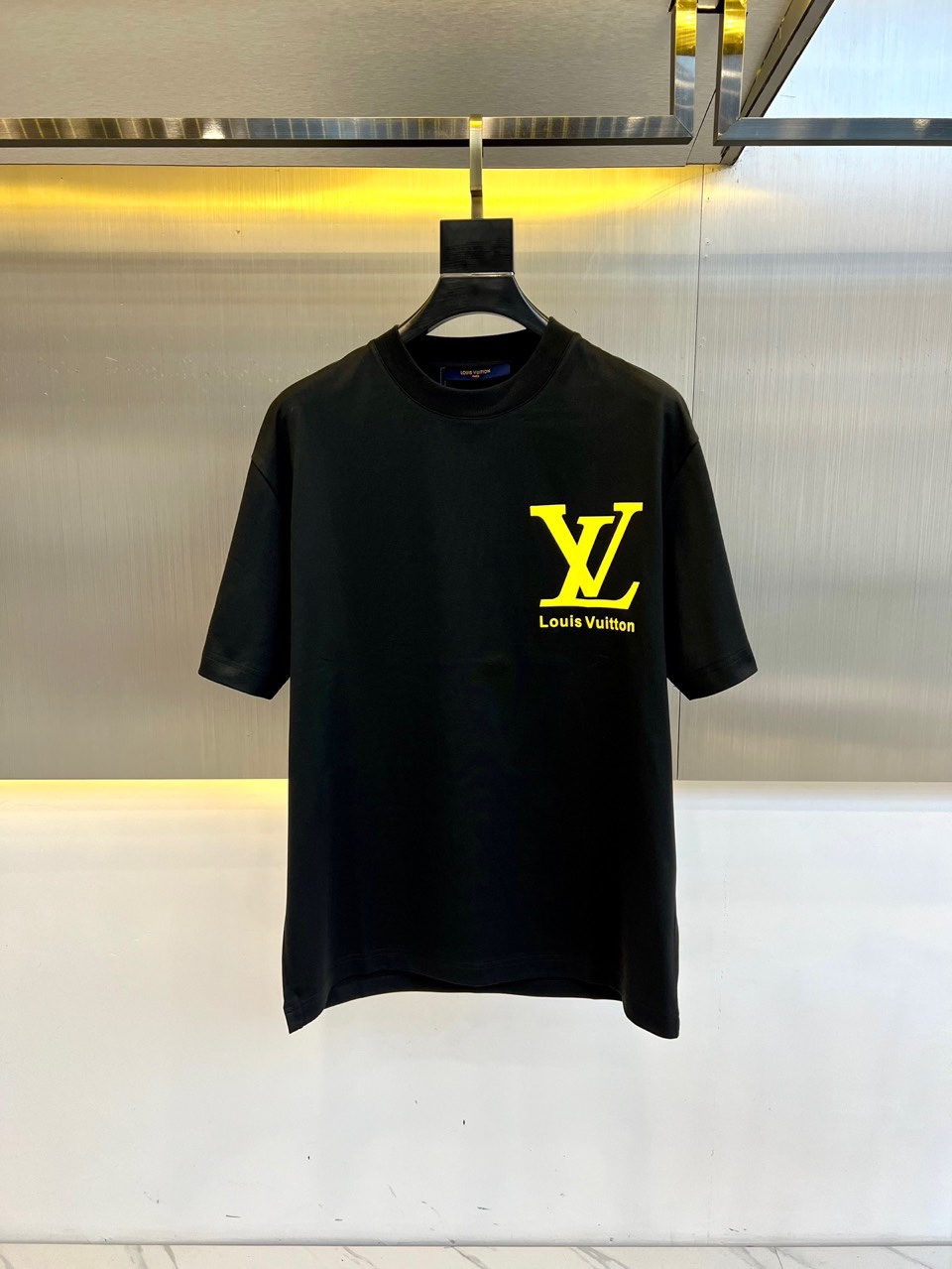 NO:119202,1v and 25s spring and summer new micro-contour round neck T-shirt, self-retained. Recommended, micro-contour tailoring, fashionable and stylish upper body, a trendy item with a vibrant atmosphere, made of customer-supplied fixed-dye heavy jersey knitted cotton. The fabric feels solid and delicate, and it is close-fitting, comfortable and breathable!  Decorate the clothes and chest with interface bag!  The basic slightly loose fitting is cut, which can be controlled by both men and women. It is very suitable for daily casual matching or on dates!  48-56 (model 173, 143 catties upper body 50 sizes), tees, t-shirt, alexander wang198609091v、25s春夏新品微廓圆领T恤衫,自留 推荐,微廓剪裁,上身时尚有型, 一款自带活力气息的潮流单品,选用客供定织定染重磅平纹针织棉布制成,面料手感瓷实细腻,贴身舒适透气性绝佳！衣身胸前拼接口袋装饰！基础微宽松版型裁剪,男女均可驾驭,无论是日常休闲搭配还是出门约会穿着都非常合适！48-56（模特173,143斤上身50码）,,tees，t-shirt,alexander wang,Men's clothing