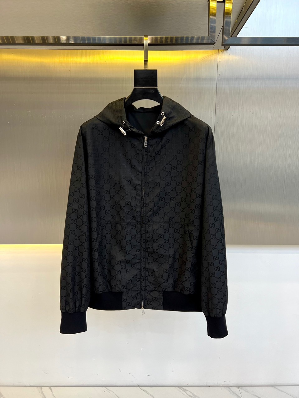 NO:123574,Gucc and 25s spring and summer new jacket jacket series, customized Ykk zippers, Gucci retro logo patches with light lining, and the sports style in Gucci aesthetics echoes each other. Gucci retro logos once again shine in the overture series!  Easily advance the sense of fashion, with extremely exquisite workmanship and neat and meticulous wiring!  A masterpiece of a big-name designer!  Super fashionable and handsome upper body!  48-56 (model 173, 143 catties upper body 50 sizes), gucci, gucci, jackets & coats, alexander wang19860909Gucc古驰、25s春夏新品夹克冲锋衣系列, 定制Ykk拉链,Gucci复古标识贴饰轻薄衬里,Gucci美学中的运动风格交相呼应.Gucci复古标识在无边序曲系列中再次绽放异彩！轻松将时髦感进阶,做工极为考究严谨,走线工整细致！大牌设计师巨作！上身超级时尚帅气！48-56（模特173,143斤上身50码）,,gucci,gucci,jackets & coats,alexander wang,Men's clothing