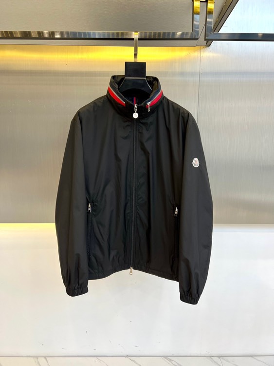 NO:122645,Mon mask, 2025 spring and summer new jacket. It uses environmentally friendly fabrics, with high efficiency, long-lasting, waterproof, permeable and tear-proof performance and effect, especially!  The jacket is simple and elegant, light and comfortable!  The exquisite craftsmanship everywhere reflects the unique characteristics of the brand, and the unique logo of the left shoulder brand is extremely recognizable!  The elastic and tight sleeves have the ultimate windproof effect! The zipper is also a high-quality metal zipper, with unique textile technology, high and texture, full color of the fabric, reliable and resistant to washing!  The touch feels soft and elastic, and the upper body is warm and easy to keep warm at all times!  1-5 sizes (model 173, 143 catties upper body 50 sizes), Moncler, jackets & coats, jackets & coats, alexander wang19860909Mon蒙口、2025春夏新款夹克外套.采用环保面料,高效持久防水透防撕裂性能效果尤为明显！夹克版型简约大气,轻便舒适！处处精悍的工艺体现品牌独有的特点,左肩品牌独有logo,辨识度极高！松紧收口袖子,严丝合缝的防风效果做到极致!拉链也是高质感金属拉链,独特的纺织工艺,高及质感,面料色泽饱满,牢靠耐水洗！触摸手感柔软有弹力,上身即锁温轻松洒脱时刻保暖！1-5码（模特173,143斤上身50码）,,Moncler,jackets & coats,jackets & coats,alexander wang,Men's clothing