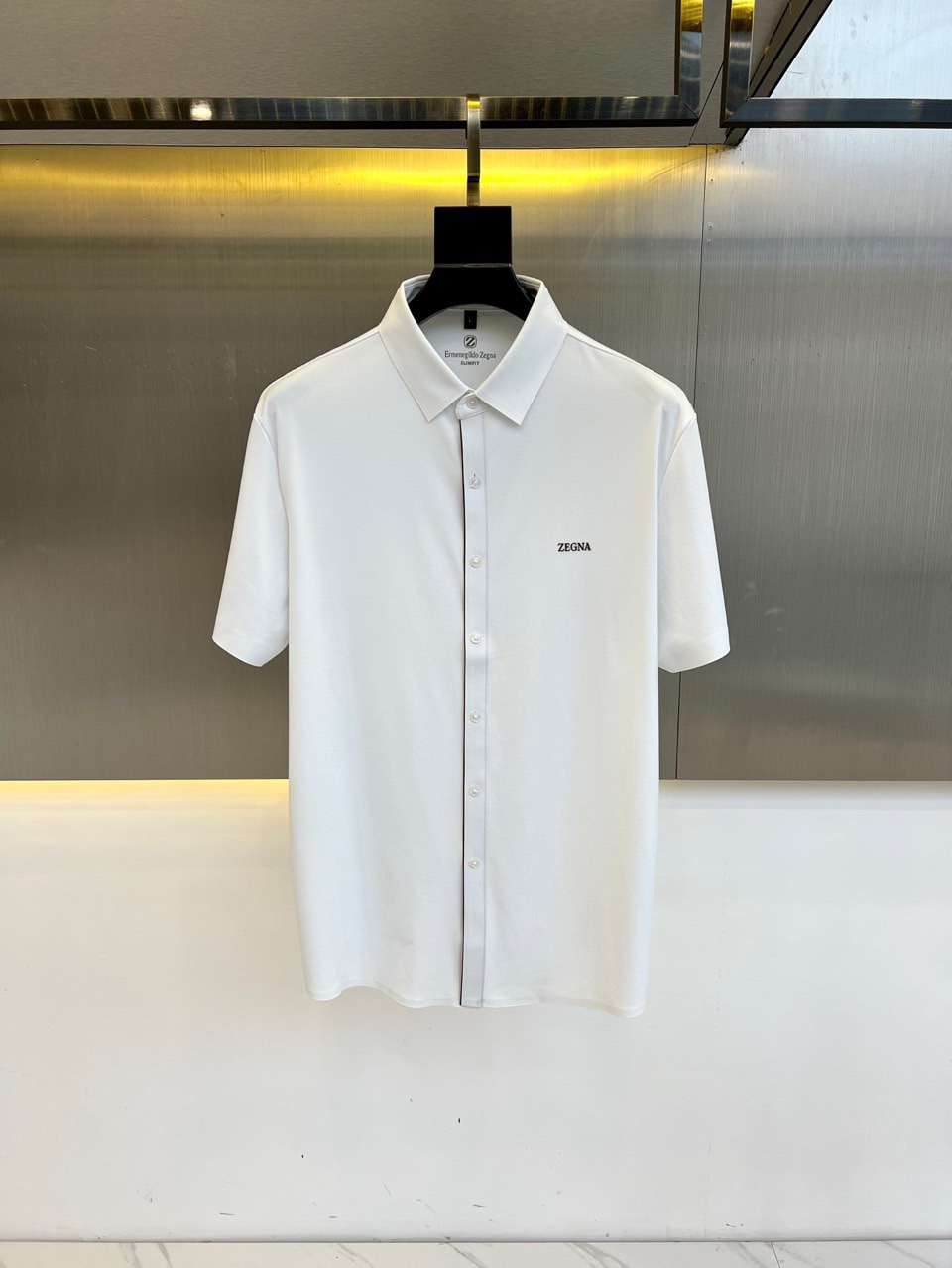 NO:124566,Zegna, 2025 men's summer new business casual lapel shirt short sleeves. High-end custom imported ultra-thin ice silk fabric, comfortable to wear, silky and breathable, super heavy chest logo pattern design, versatile business casual style, let you perfectly combine fashion, leisure and business!  48-56 (model 173, 143 catties upper body 50 sizes), zegna,shirts,T-shirt,alexander wang19860909Zegna杰尼亚、2025年男士夏季新款商务休闲翻领衬衫短袖.高端定制进口超薄冰丝面料 穿着舒适、丝滑透气 超重胸前logo图案设计 百搭商务休闲款 让您时尚休闲与商务完美结合！48-56（模特173,143斤上身50码）,,zegna,shirts,T-shirt,alexander wang,Men's clothing