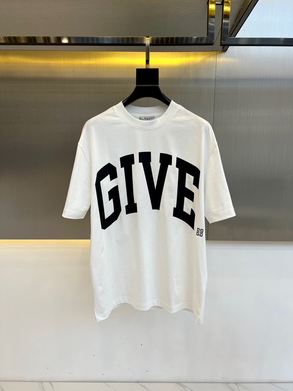 NO:124573,Given Givenchy and 25s new products are available for sale in classic printed logo short-sleeved T-shirts, and the new round-neck T-shirts released every year are very nice!  The simple and generous design is not without the classic style. As for matching, you don’t have to worry about it. You can make a fuss about anything. It seems simple but it’s super careful. It looks huge and beautiful!  Slim and elegant, easy to make your look!  Adds a sense of fashion!  The upper body is comfortable, soft and skin-friendly, comfortable to touch, first-class texture, neat alignment, and rigorous and fine workmanship!  48-56 (model 173, 143 catties upper body 50 sizes), given 1, given 1, given 1, given 1, given 1, given 1, given 1, given 1, given 1, given 1, given 1, given 1, given 1, given 1, given 1, given 1, given 1, given 1, given 1, given 1, given 1, given 1, given 1, given 1, given 1, given 1, given 1, given 1, given 1, given 1, given 1, given 1, given 1, given 1, given 1, given 1, given 1, given 1, given 1, given 1, given 1, given 1, given 1, given 1, given 1, given 1, given 1, given 1, given 1, given 1, given 1, given 1, given 1, given 1, given 1, given 1, given 119860909Given纪梵希、25s新品发售经典印花logo短袖t恤,每年出的新款圆领t恤都很nice！简单大方的设计不失经典风格,至于搭配根本不用发愁,随便一搭都可以炸街.看似简单却超用心算了,上身巨好看！修身且气质,轻轻松松凹造型！更加增添时髦感！上身舒适柔软亲肤,手感舒适,质感一流,对位工整,走线严谨做工精细！48-56（模特173,143斤上身50码）,,givenchy,givenchy,T-shirt,tees，t-shirt,alexander wang,Men's clothing