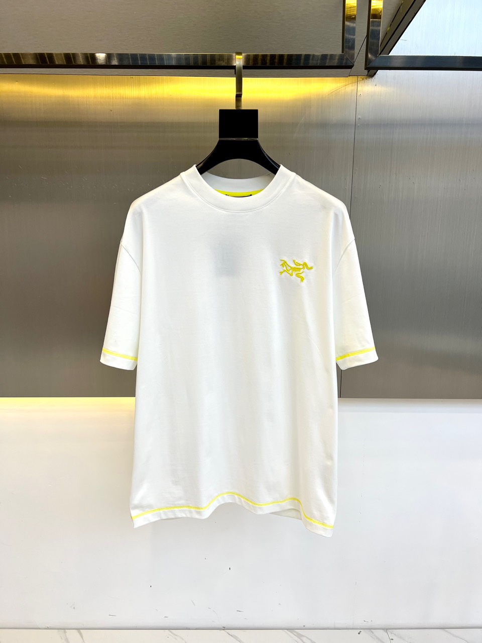 NO:127149,Arcteryx, Archaeopteryx, 25s new fashion trend casual short-sleeved T-shirt, uses imported double yarn European cotton fabric, Wen Ru is soft, delicate and soft, and the upper body is naturally comfortable and cool, and the colorful printed pattern on the chest is fashionable and three-dimensional. The color is very clear, highlighting the overall styling and slimming feeling. The overall craftsmanship line is really impeccable!  48-56 (model 173, 140 catties upper body 50 sizes), arc'teryx, T-shirt, tees, t-shirt, alexander wang19860909Arcteryx 始祖鸟、25s新品时尚潮流休闲短袖T恤,采用进口双纱欧棉面料,温儒柔软 细腻柔软 上身自然是舒适 凉爽,胸前炫彩印花图案logo时尚立体.颜色十分清晰,非常的凸显整体的造型感以及修身上身感 整体的工艺车线真的是无可挑剔！48-56（模特173,140斤上身50码）,arc'teryx,T-shirt,tees，t-shirt,alexander wang,Men's clothing