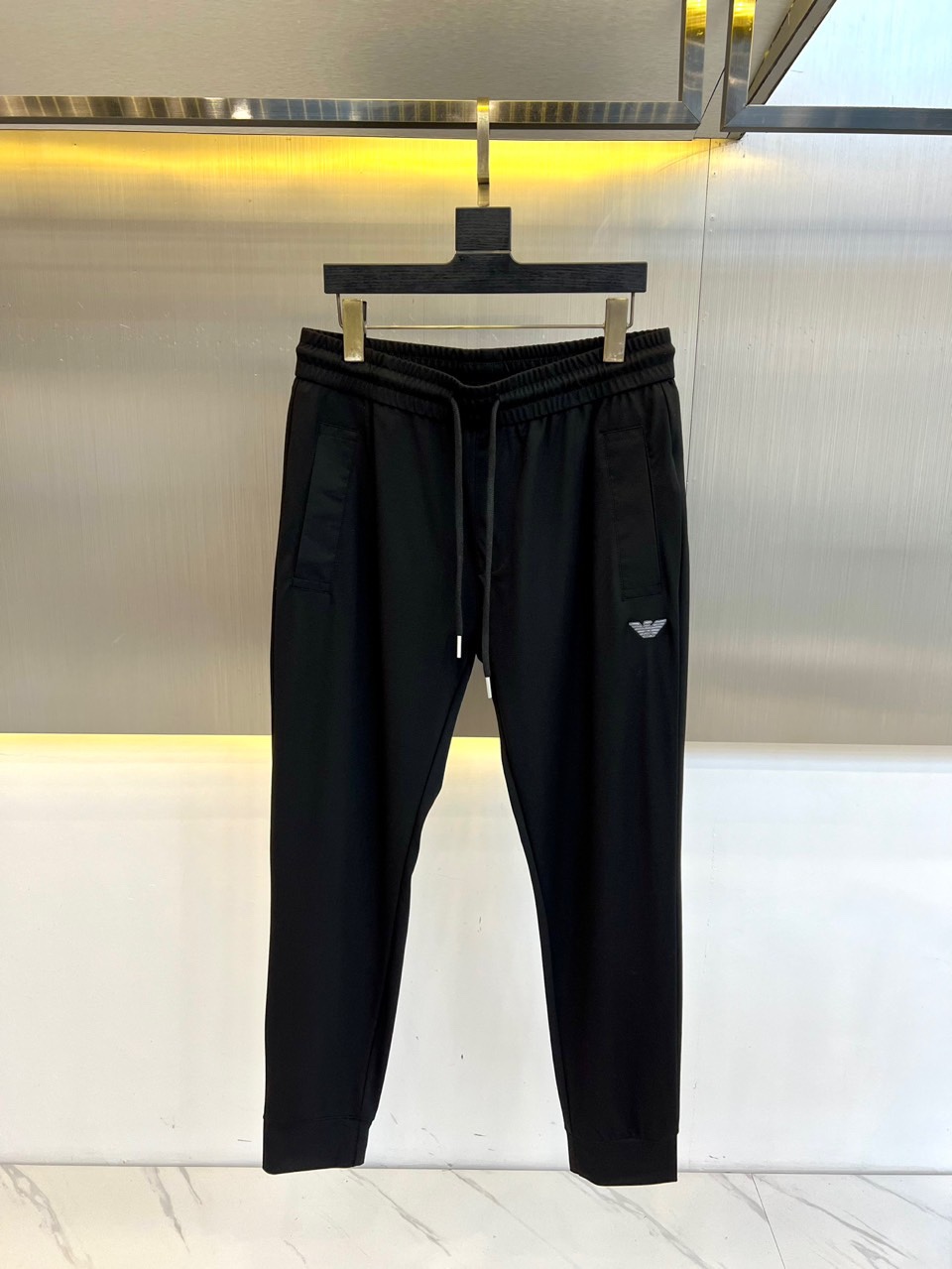 NO:127147,ARM Armani, spring and summer thin pure cotton fabric is light and breathable. It is made of high-quality light knitted cotton, with neat and meticulous threading. The pockets of the trouser body are embroidered with the same fabric patch embroidery design, which is a humanized experience!  Enjoy leisure and comfort, invincible soft touch, and the innovative tide instantly enhances the overall situation!  The design of letter logo elements can be said to be uniform and neat, delicate and moderate, without any flaws, adding a sense of value!  48-56 (model 173, 143 catties upper body 50 sizes), Armani, alexander wang19860909ARM阿玛尼、 春夏薄款 纯棉面料 轻薄透气.采用优质轻薄针织棉织造,走线工整细致,裤身口袋处采用同面料贴布绣设计,设计可谓人性化体验！休闲舒适感的享受,柔触感无敌,创新性的潮感瞬间提升整体！字母logo元素设计可以说均匀工整,细腻有度边角无缺,平添了价值感取向！48-56（模特173,143斤上身50码）,,armani,alexander wang,Men's clothing