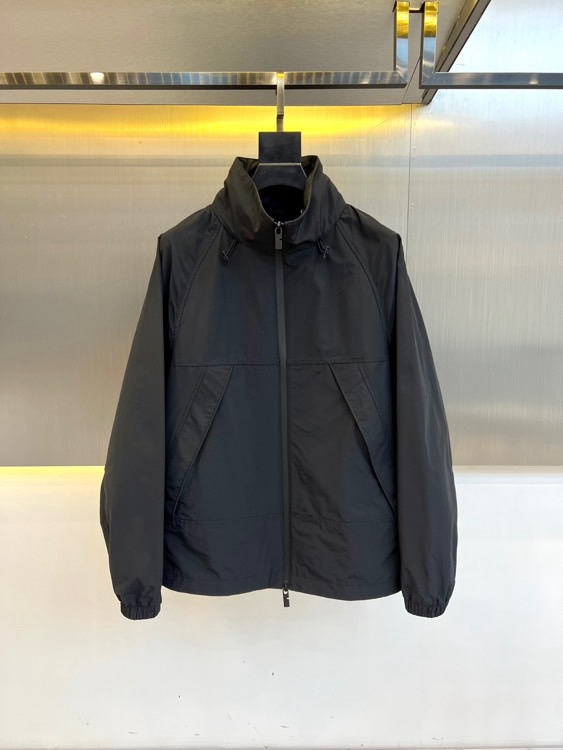 NO:129249,BURBERRY/Borry, a new spring and summer men's solid color casual stand collar loose jacket jacket. Burberry two-way zipper casual jacket, two-way zipper closure, storage drawstring hood, hem, elastic cuffs, ready-to-wear matte hardware accessories are original 5M and 8M EP zippers, details show the design characteristics and exquisite craftsmanship, and the overall details are wonderful!  The overall style is simple and elegant, with no unnecessary design, suitable for all kinds of people’s needs!  48-56 (model 173, 143 catties upper body 50 sizes), burberry, jackets & coats, jackets & coats, hats, alexander wang19860909BURBERRY/博柏力、春夏新品男士纯色休闲立领宽松夹克外套.Burberry双向拉链休闲夹克,双向拉链开合,可收纳的抽绳兜帽,下摆,松紧袖口,成衣哑色五金配件都是原厂5M与8M的EP拉链,细节处彰显设计特色与精湛工艺,整体细节美妙绝伦！整体款式简洁大方,无多余的设计,适合各种人群需求！48-56（模特173,143斤上身50码）,,burberry,jackets & coats,jackets & coats,hats,alexander wang,Men's clothing