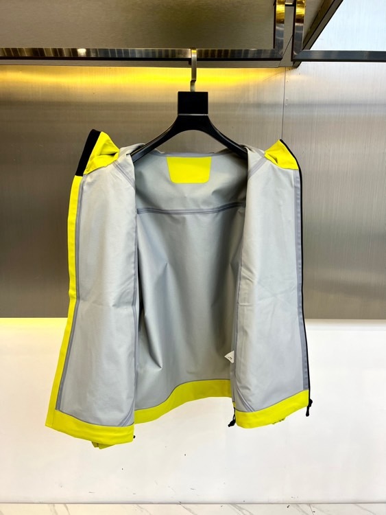 Helly Hansen 海丽汉森情侣拼接一体防泼水外套,SALT高端系列户外防风防水无缝压胶硬壳冲锋