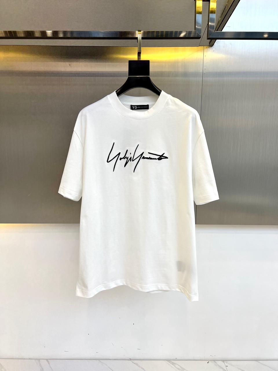 NO:130853,Y-3 Yamamoto Yoji, 25 summer new products for men's round neck short sleeves, no extra decoration, Zhongshan three-dimensional printed armband logo, the overall performance, giving you a certain sense of imagination!  240g heavy 100% pure cotton is purchased from the original mold to create, with a full set of customized auxiliary materials, details determine success or failure. Os shoulder-falling style, same style for men and women, official website quality, no gender distinction between men and women!  48-56 (model 173, 143 catties upper body 50 sizes), T-shirt, alexander wang19860909Y-3山本耀司、25夏季新品男士圆领短袖,没有多余的装饰,中山立体印花袖标LOGO,全局本色出演,给你一定的浮想空间感！240g重磅百分百纯棉购入原版开模打造,全套定制辅料,细节决定成败. os落肩版型,男女同款,官网品质,无性别区分 男女同款！48-56（模特173,143斤上身50码）,,T-shirt,alexander wang,Men's clothing