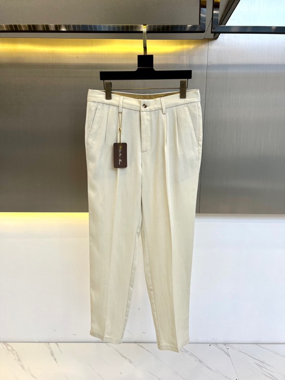 NO:133613,Loro Piana, 25 new solid color elastic waist sports men's versatile casual pants, Tennis fabric casual pants, the latest upper body style is invincible!  This trouser is customized with high-quality tines, the fabric is light, comfortable and breathable. It is moderately thick in spring and summer, and the touch is soft and comfortable. The surface is bright and clear, and the texture looks very textured and has a fine charm. The environmentally friendly fabric is mainly made of sweat-absorbing, moisture-absorbing and breathable. The upper body is dry, comfortable and skin-friendly. After washing, it presents a casual wrinkle. The texture is soft, light, and has a light and luxurious low-key texture style. It is simple and pure. The inside is fully covered, which is very suitable to prevent the opening of the line!  All kinds of details, solid and exquisite!  All are good things of high standards!  This pants are very versatile, and the elastic waist is the perfect combination of fashion and leisure and daily commuting, so it is your best choice whether you wear it normally or outdoors. 48-56 (model 173, 143 catties upper body 50 sizes), loro piana, alexander wang19860909Loro Piana诺悠翩雅、25新品纯色松紧腰运动男士百搭休闲裤,天丝面料休闲裤,最新款上身版型无敌正！此款裤装定制优质天丝材质,面料轻薄舒服透气,春夏穿着厚度适中,触感柔和舒适,表面亮泽清晰的纹理,看上去非常有质感,细级韵味十足.环保面料,主打一个吸汗吸湿透气性好,上身干爽舒适亲肤,经水洗处理后,呈随性的皱褶感,质地柔软、轻盈、自带轻奢低调的质感风格,至简至纯,内里做了全包边处理,很服站,防止开线！各种细节,扎实精致！都是高水准的好东西了！此款裤子非常百搭,弹力腰围是时尚休闲与日常通勤的完美结合,所以无论您平时穿或者户外穿都是您的最佳选择.48-56（模特173,143斤上身50码）,,loro piana,alexander wang,Men's clothing