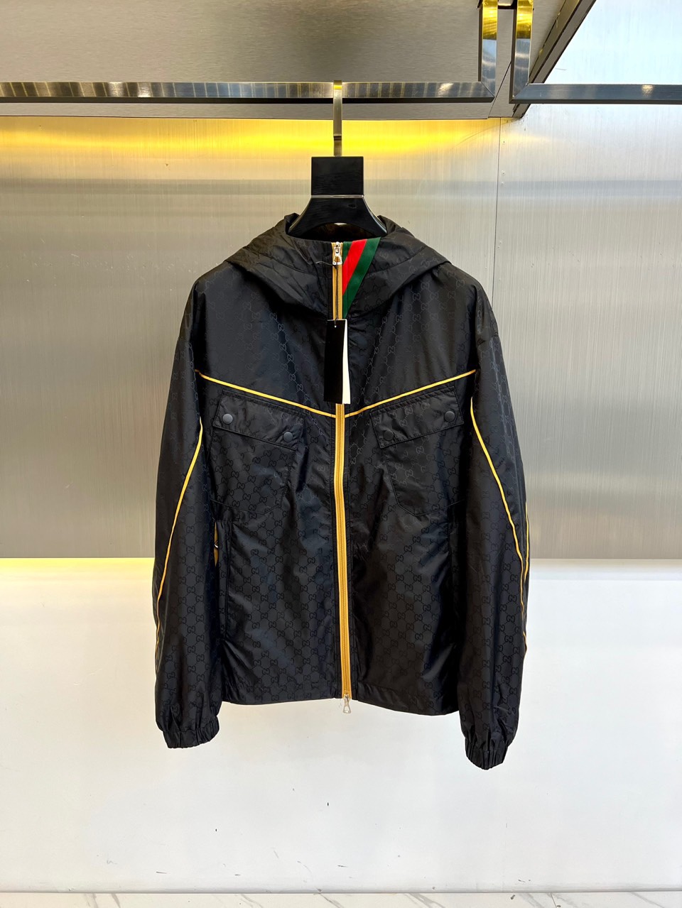 Gucci Men's Spring/Summer Jacket, Retro Logo, Lightweight, Stylish & Comfortable 2 i1744561896 4873 5