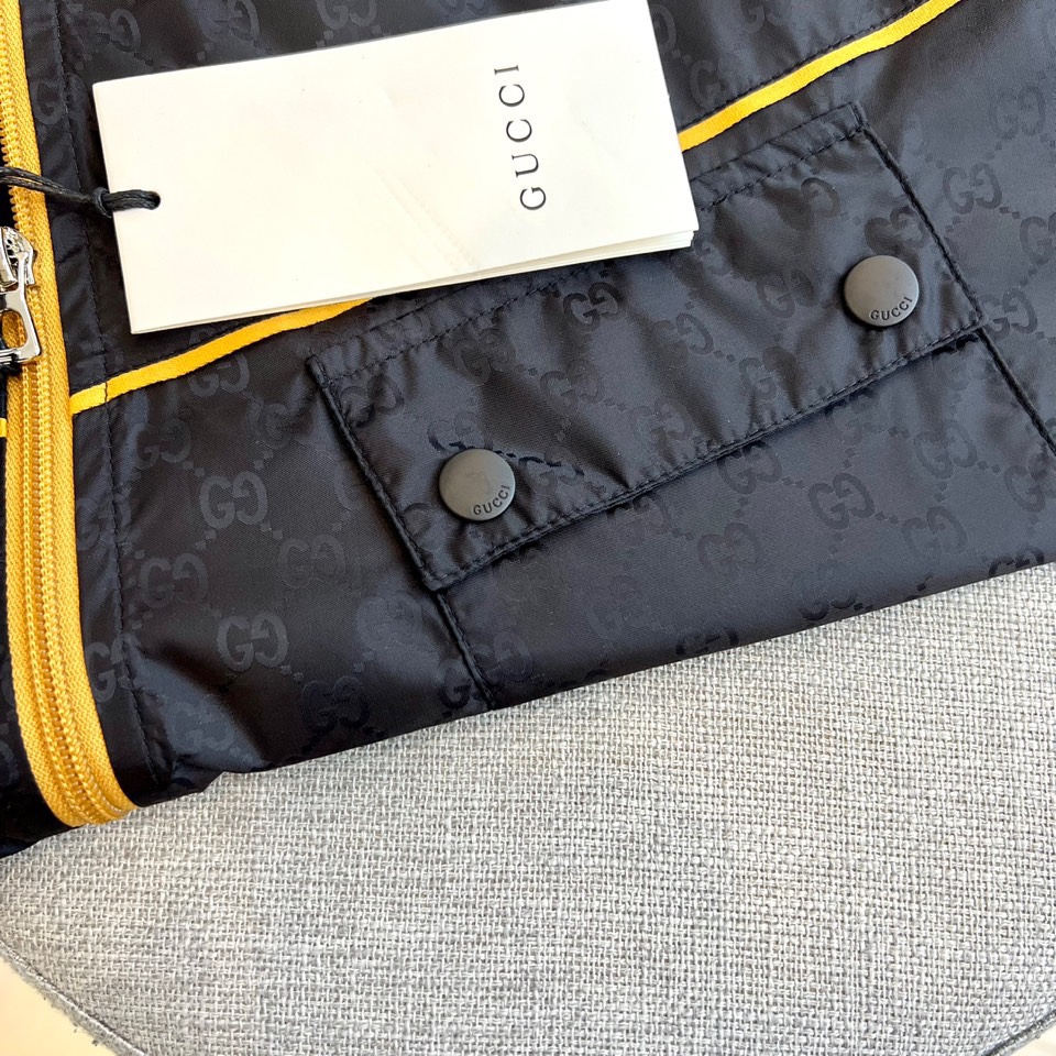Gucci Men's Spring/Summer Jacket, Retro Logo, Lightweight, Stylish & Comfortable 5 i1744561896 5174 0