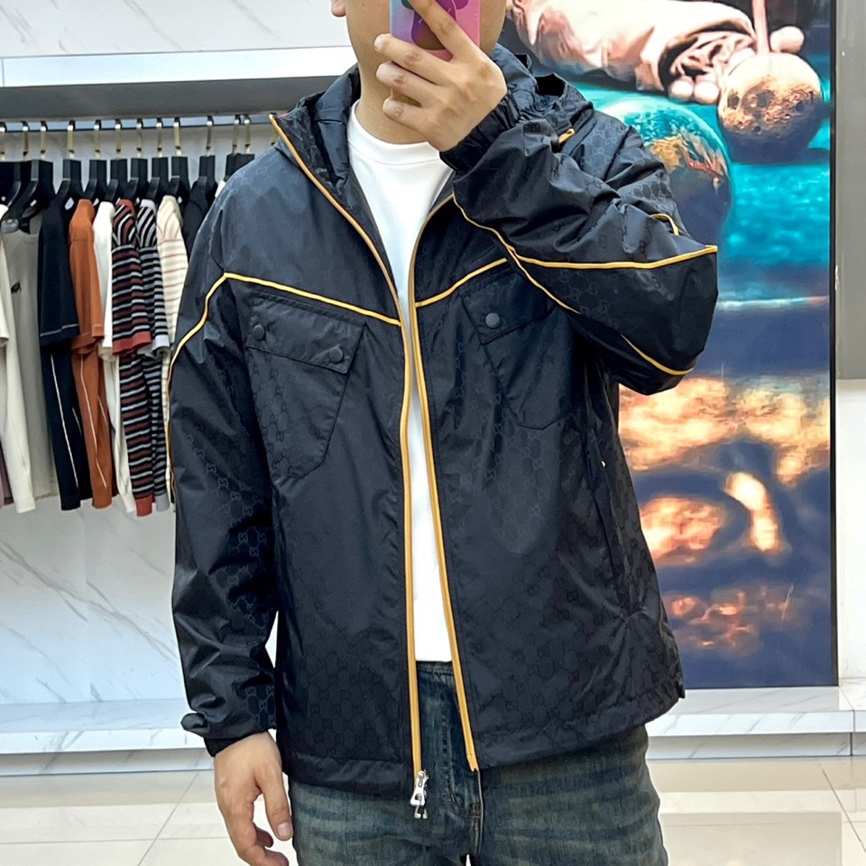 Gucci Men's Spring/Summer Jacket, Retro Logo, Lightweight, Stylish & Comfortable 3 i1744561896 6477 3
