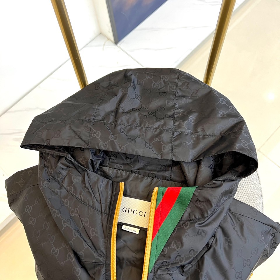 Gucci Men's Spring/Summer Jacket, Retro Logo, Lightweight, Stylish & Comfortable 4 i1744561896 819 6