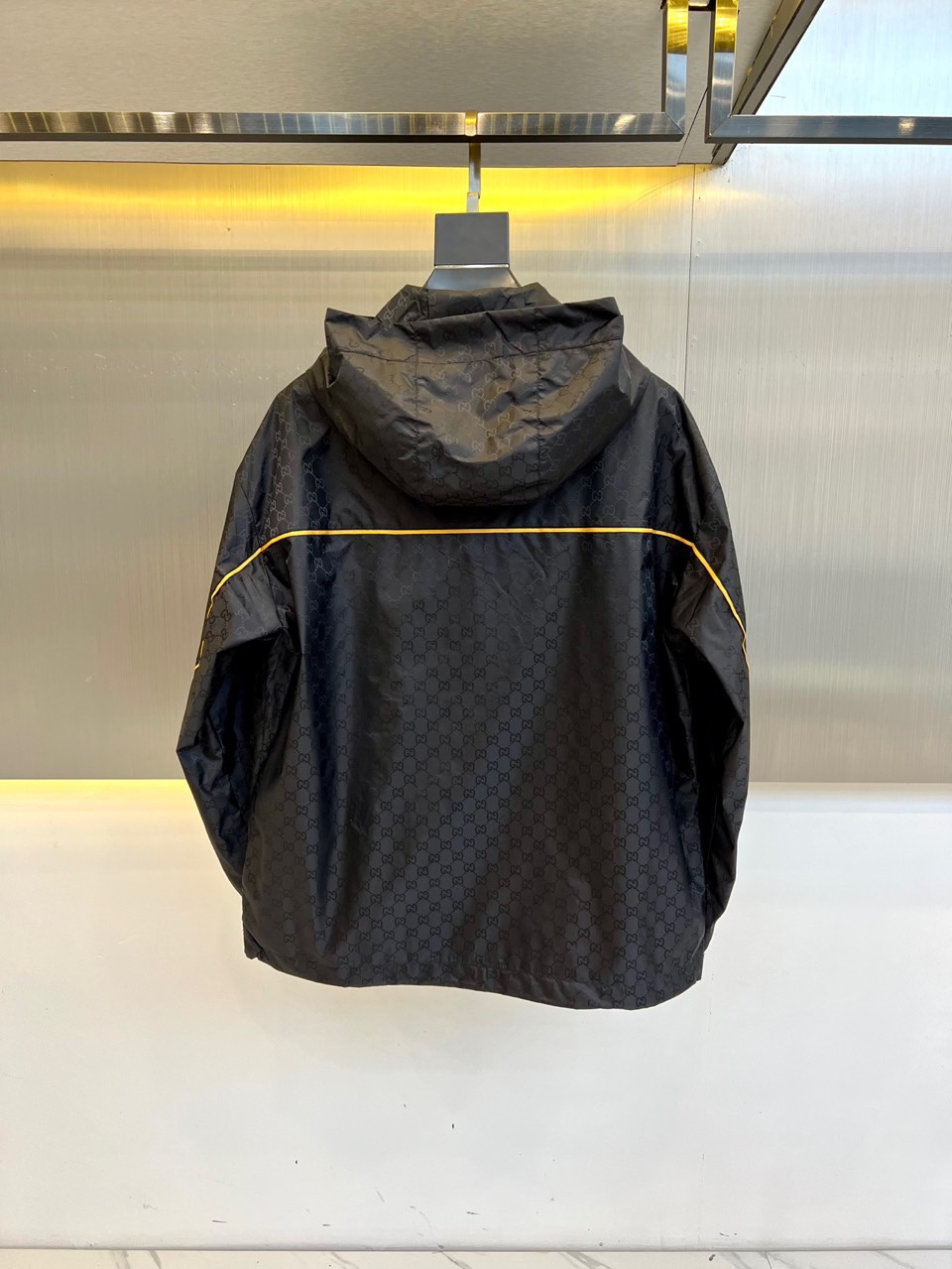 Gucci Men's Spring/Summer Jacket, Retro Logo, Lightweight, Stylish & Comfortable 9 i1744561896 8345 1