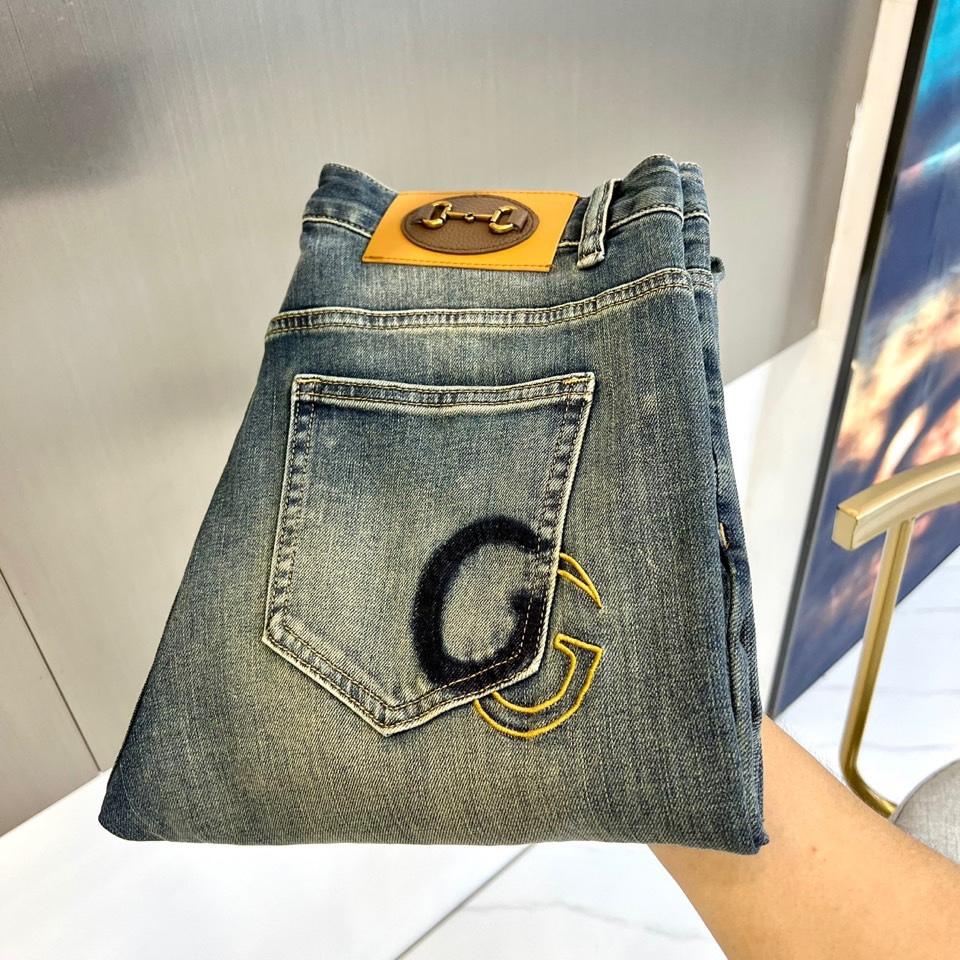 NO:140801,Gucc and new products are available in spring and summer, super heavy industry high-end denim imported fabric, super soft and elastic jeans, super good color, retro flavor, current fashion trends, high-end quality original custom denim, steel stamp embroidered three-dimensional logo decoration!  Keep your own money!  You will definitely like it if you are on the upper body!  Thin elastic denim definitely makes you match without restraint, showing your skin tone and spirit, soft and delicate feel, the best choice for traveling on high streets, 29-38 (no 37),,gucci,gucci,jeans,alexander wang19860909Gucc古驰、春夏新品发售,超级重工高级牛仔进口面料,超柔软手感弹力牛仔裤,颜色超好,复古味当下时尚潮流之前沿,高端品质原单订制牛仔 ,钢印刺绣立体Logo装饰！自留款！绝对让你上身就喜欢！薄款弹力牛仔绝对让你搭配无束缚 ,非常的显肤色与精气神儿,手感柔软细腻,高街出行不二选择,29-38（无37）,,gucci,gucci,jeans,alexander wang,Men's clothing