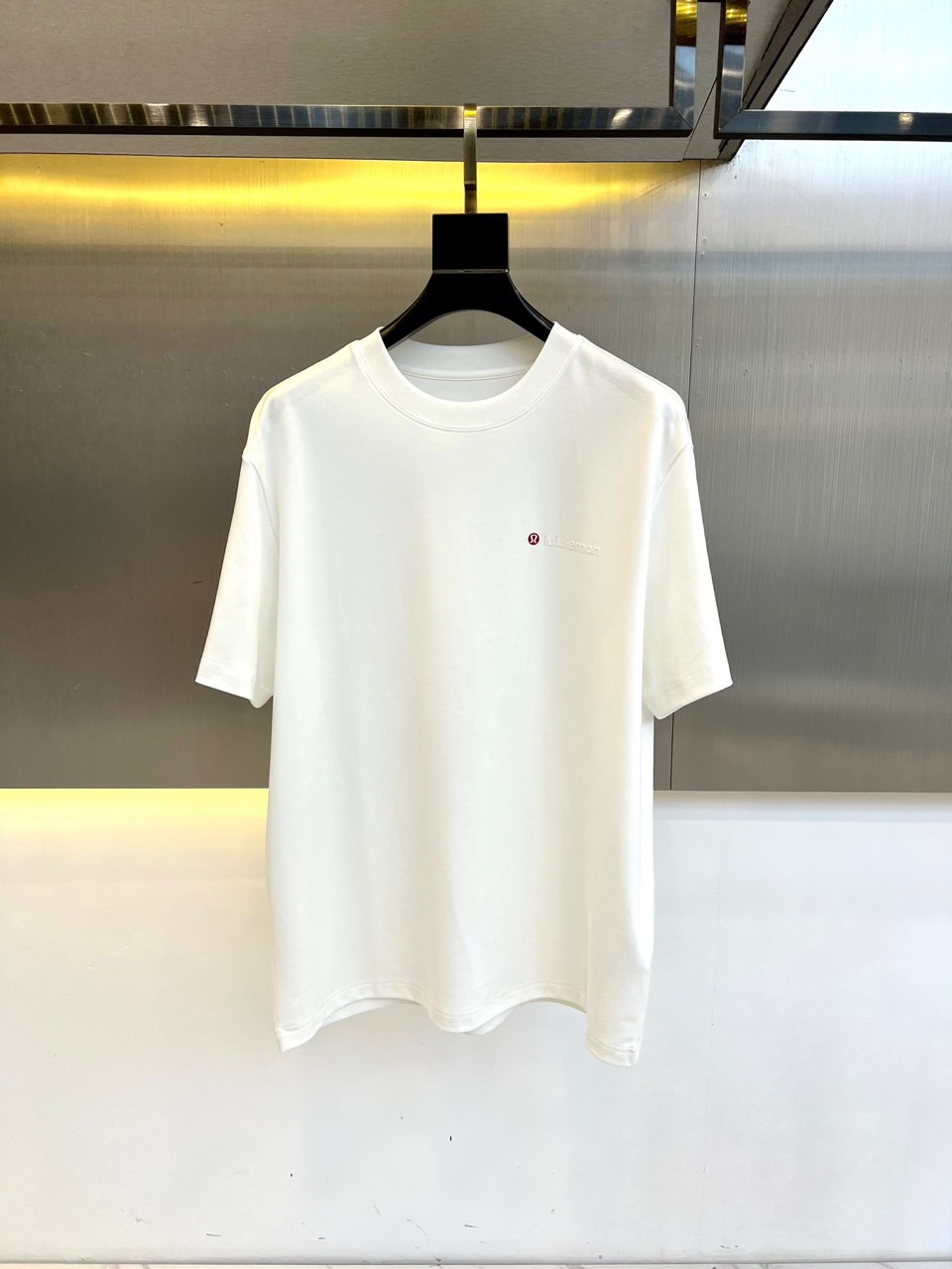 NO:142398,Lululemon, a new short-sleeved T-shirt in spring and summer 2025, with a very personalized and high-end style, and a logo logo pattern printing craft design!  The latest fashion trends and popular products are here, and it is another simple and high-end fashion item. It is a fashion product with very high-end outfit charm. It is a must-have item for fashion trends!  Its specifications and grades are beyond words. This model naturally has a fresh and natural feeling. The heavy weight and brilliant skin-friendliness that can be seen with hands are even better, and it is a complete enjoyment of wearing!  Slim fit. 48-54 (model 173, 143 upper body 50 sizes), T-shirt,tees, t-shirt,alexander wang19860909Lululemon 露露乐蒙、 2025春夏新款短袖T恤,极具个性高级风,标志logo图案印花工艺设计！最新时尚潮流人气产物驾到,又是一款简约高级的时尚单品,穿搭魅力十分高级不俗的时尚产物 ,时尚潮流必备单品！其规格跟档次更是毋庸置而言而喻此款自然具备那种清新自然的感觉,用手可以感知的重磅跟出彩亲肤程度更是上佳,十足的穿着享受！修身版型.48-54（模特173,143上身50码）,,T-shirt,tees，t-shirt,alexander wang,Men's clothing