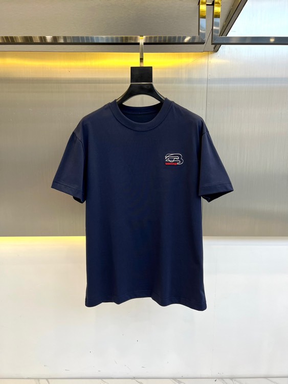 NO:146657,Balenciaga, a new classic LOGO round neck short-sleeved T-shirt for men for spring and summer. Imported pure cotton fabric, the fabric feels silky and soft, breathable and skin-friendly, and is extremely comfortable to wear, and the overall texture is quite high!  The iconic logo embroidered logo on the chest of the clothes is carefully crafted in three-dimensional style, and the regular casual loose fitting and cutting design can be used at will for both men and women, making it easy to make it look slimming and taller!  S-XXL (model 173, 143 catties upper body M size), balenciaga, T-shirt, tees, t-shirt, alexander wang19860909Ba巴黎世家、春夏男士新款经典LOGO圆领短袖T恤.进口纯棉面料,面料手感丝滑柔软,透气亲肤性极佳,着身无比的舒适,整体质感相当之高！衣身胸前标志性徽标贴布绣Logo,立体精心打造,常规的休闲宽松版型裁剪设计,男女都可随意上身,轻松凹出显瘦显高身型！S-XXL（模特173,143斤上身M码）,,balenciaga,T-shirt,tees，t-shirt,alexander wang,Men's clothing